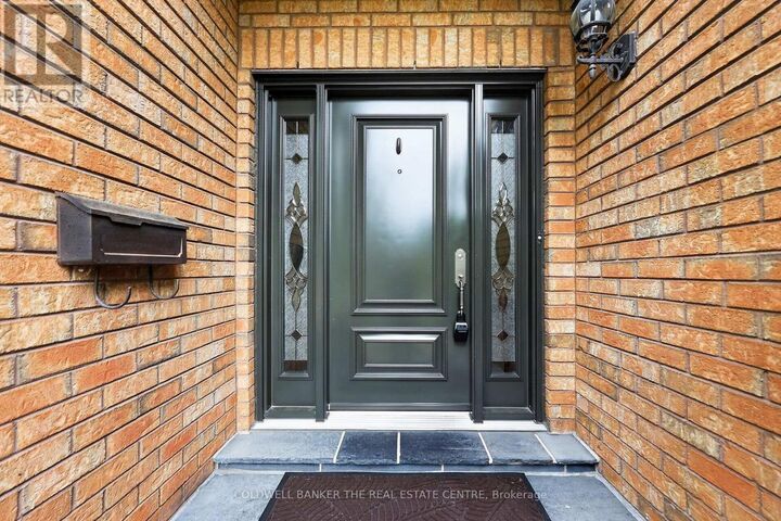 Property Photo:  274 Kirby Crescent  ON L3X 1H4 