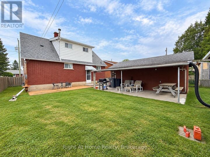 Property Photo:  123 Shipley Street  ON P7A 3C6 