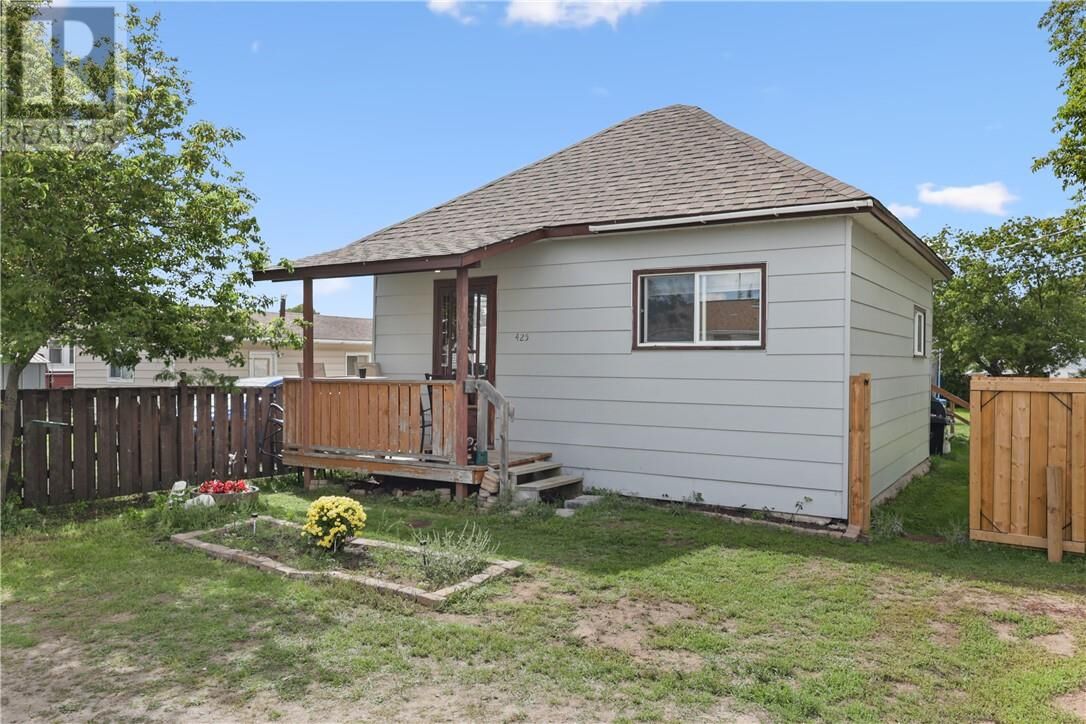 Property Photo:  425 Wood Street  ON P5E 1M5 