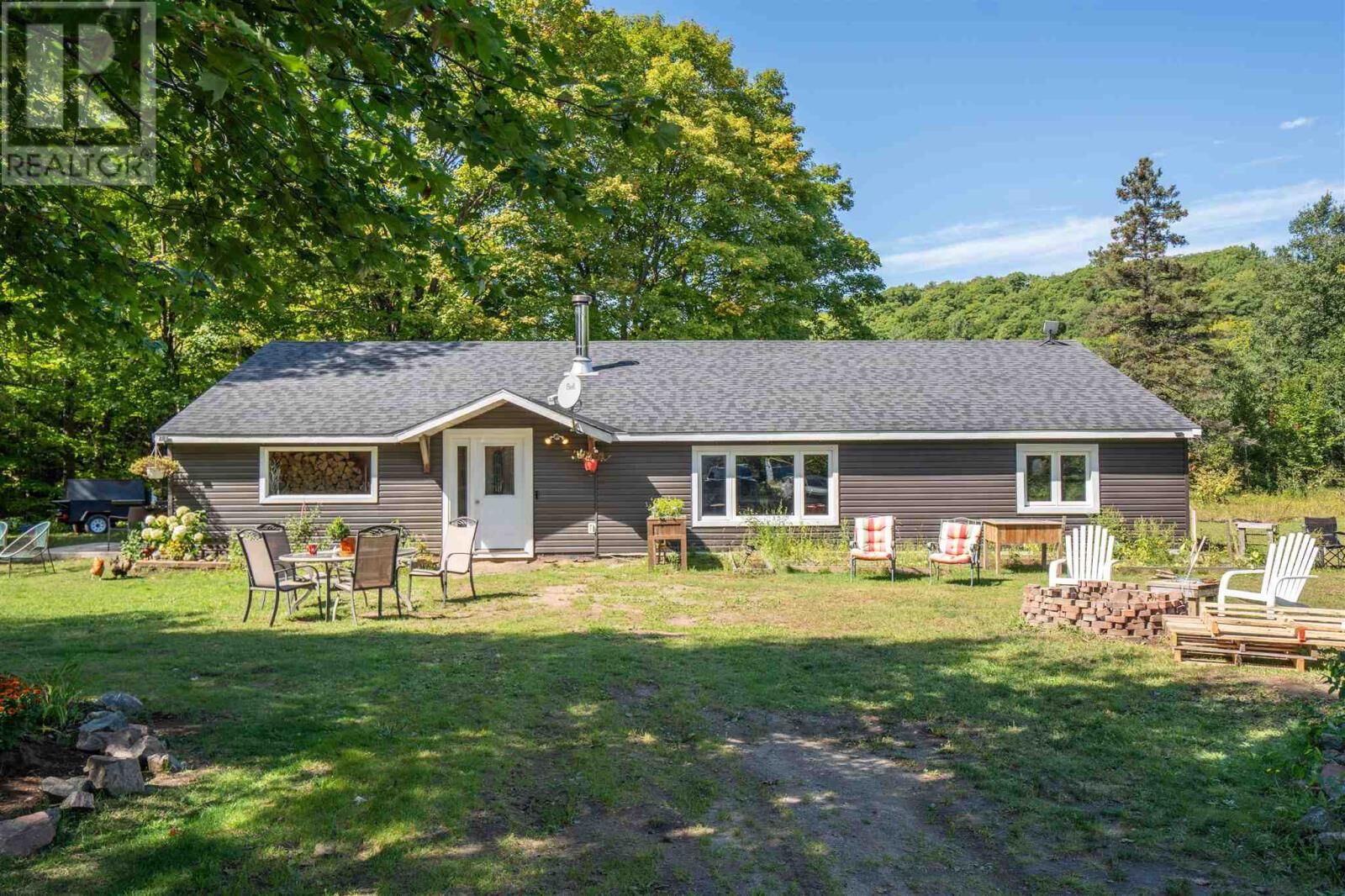 Property Photo: 2 Sixth Lin E ON P6S 5K8