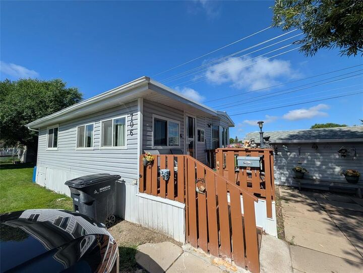 Property Photo: 706 Jordana Lane MB R7A 0A5