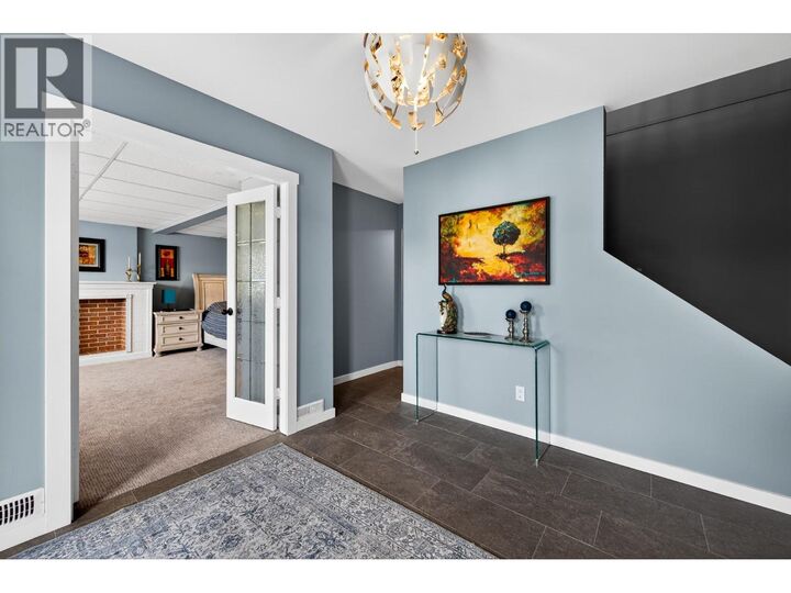 Photo de la propriété:  3445 Navatanee Drive  BC V2H 1S1 