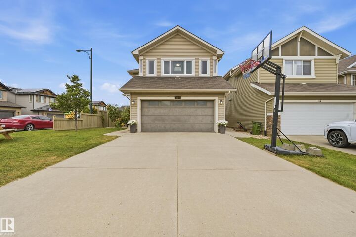 Property Photo:  1564 36 Avenue NW  AB T6T 0M5 