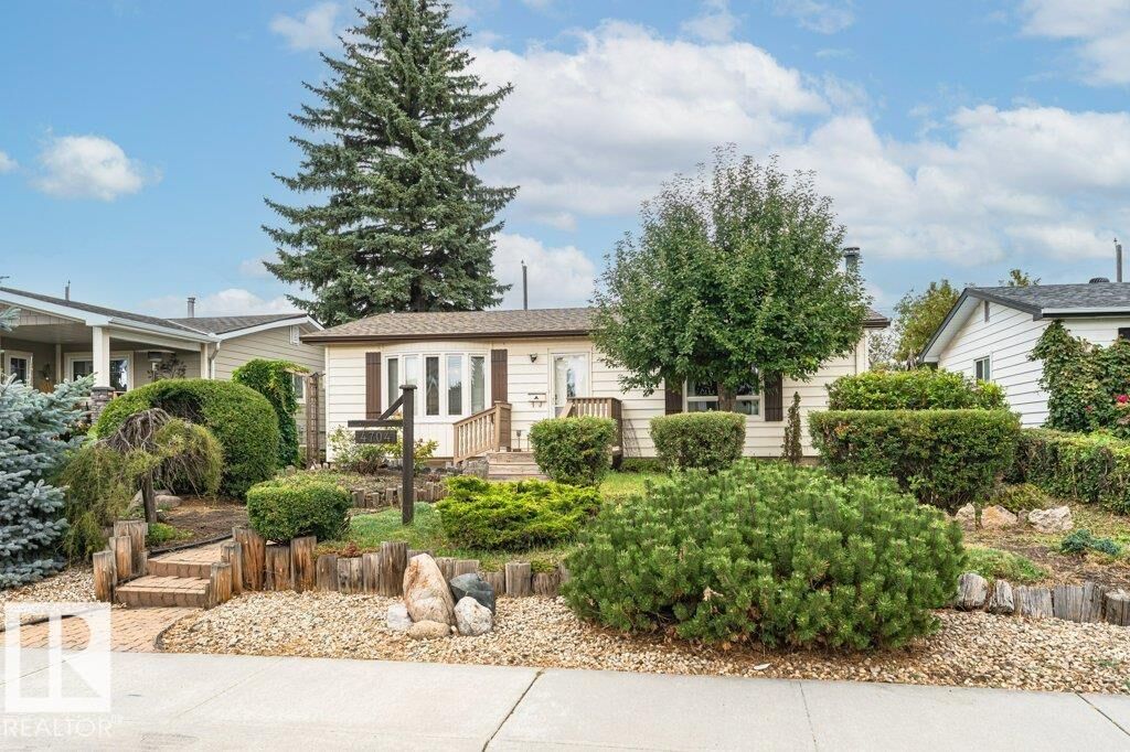 Property Photo:  4704 109A Avenue NW  AB T6A 1S4 