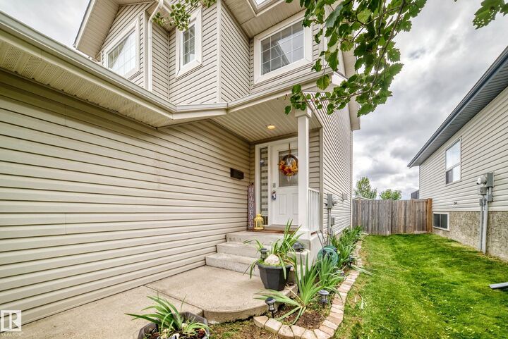 Property Photo:  16119 95 Street NW  AB T5Z 3N2 