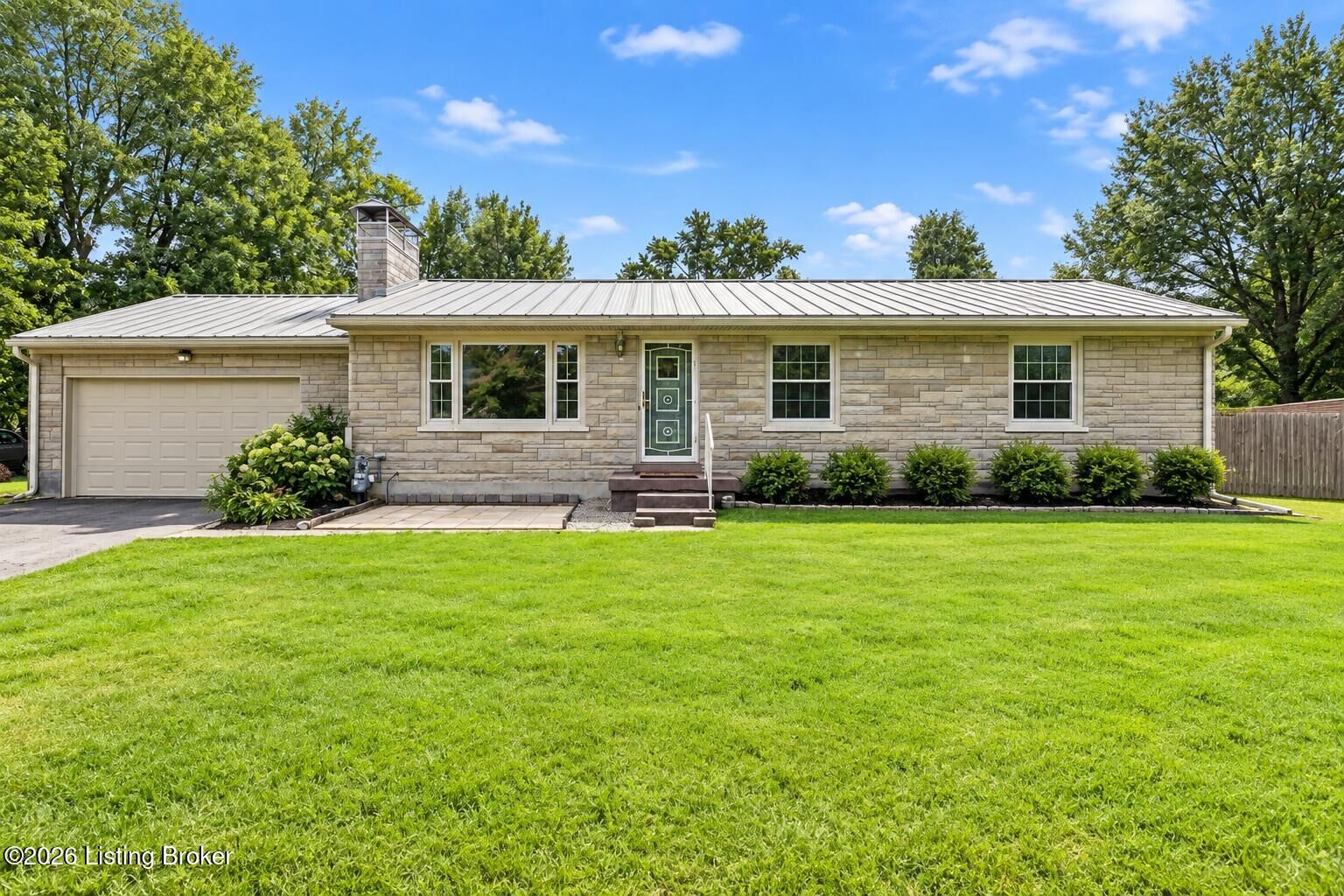 Property Photo:  9902 Vega Ln  KY 40272 
