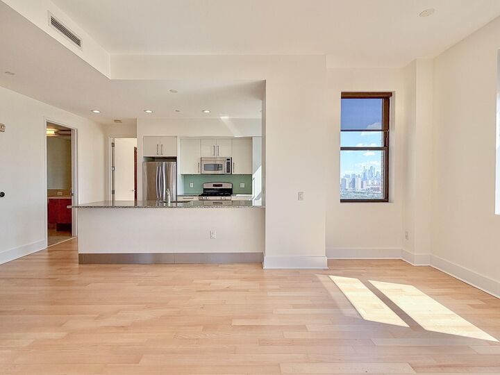 Property Photo: 4 Beacon Way 1705 NJ 07304