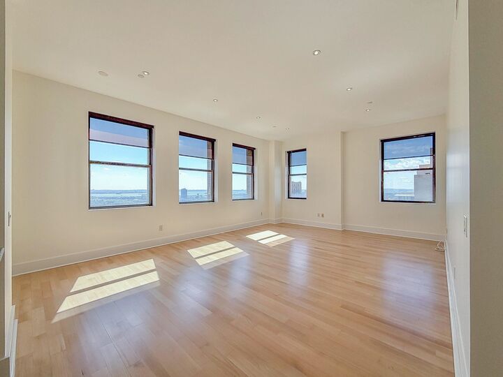 Property Photo: 4 Beacon Way 1705 NJ 07304
