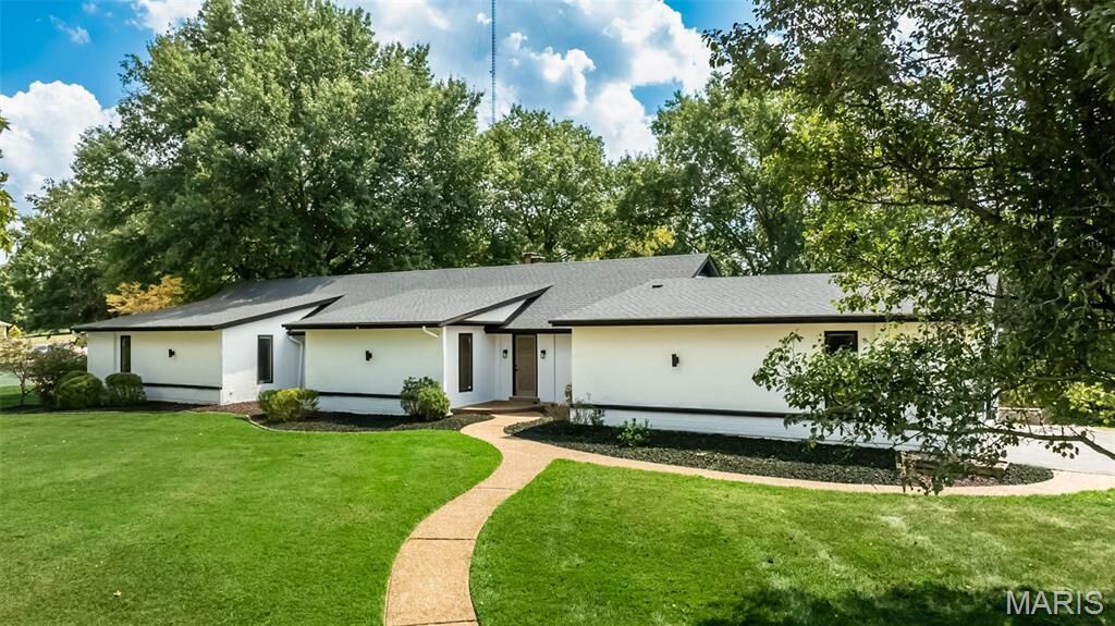 Property Photo: 5848 Crystal Park Circle MO 63128