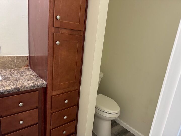 Property Photo:  1008 E Burdick Expy  ND 58701 