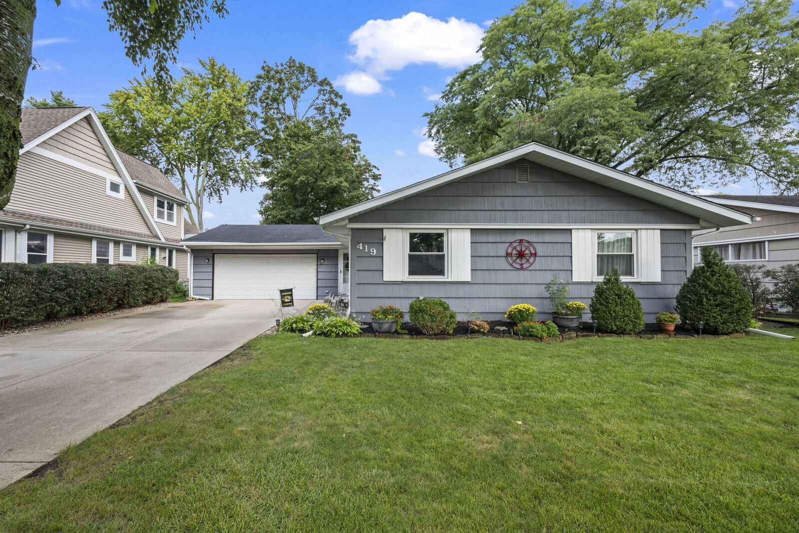 Property Photo:  419 S Phelps Avenue  IL 60004 