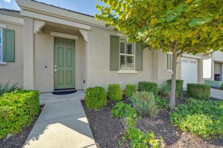 Property Photo: 9702 Dartwell Way CA 95829