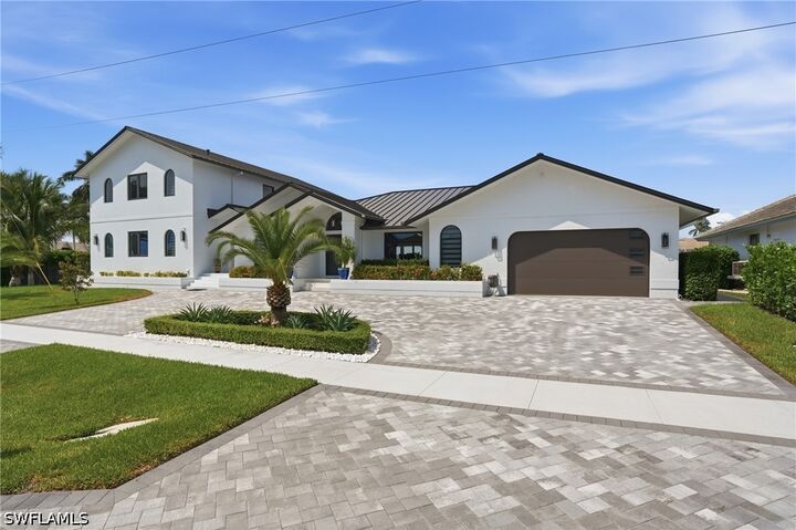 Property Photo: 910 Beaver Court FL 34145
