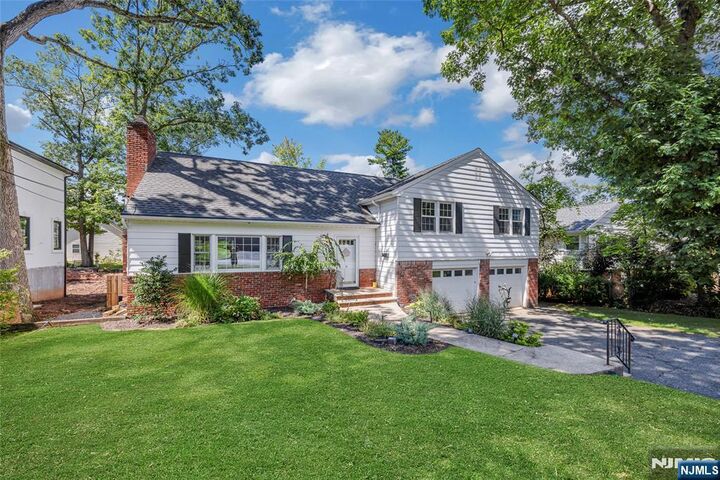 Property Photo:  9 Edgewood Avenue  NJ 07052 