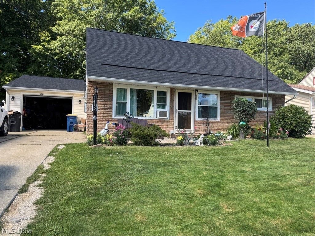 Property Photo:  1415 Eleanor Drive  OH 44004 