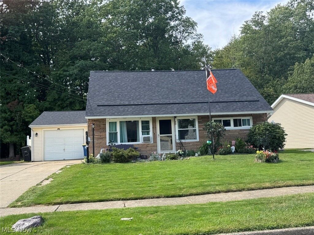 Property Photo: 1415 Eleanor Drive OH 44004