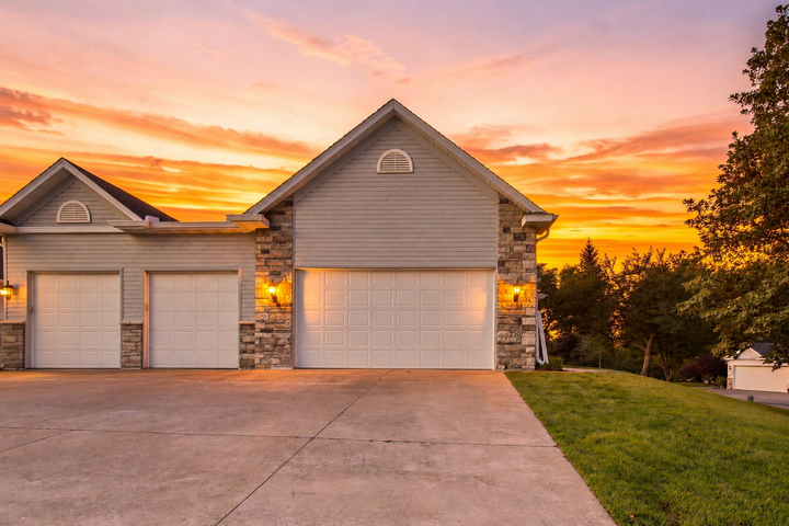 Property Photo:  710 Gilfillan Lane  MN 55127 