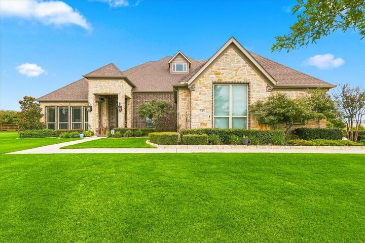 Property Photo:  533 Eastmeadow Lane  TX 76226 