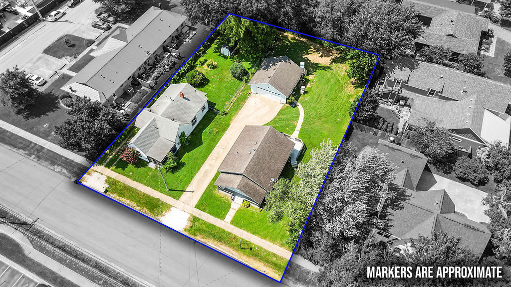 Property Photo:  304 & 306 NW 3rd Street  AR 72712 