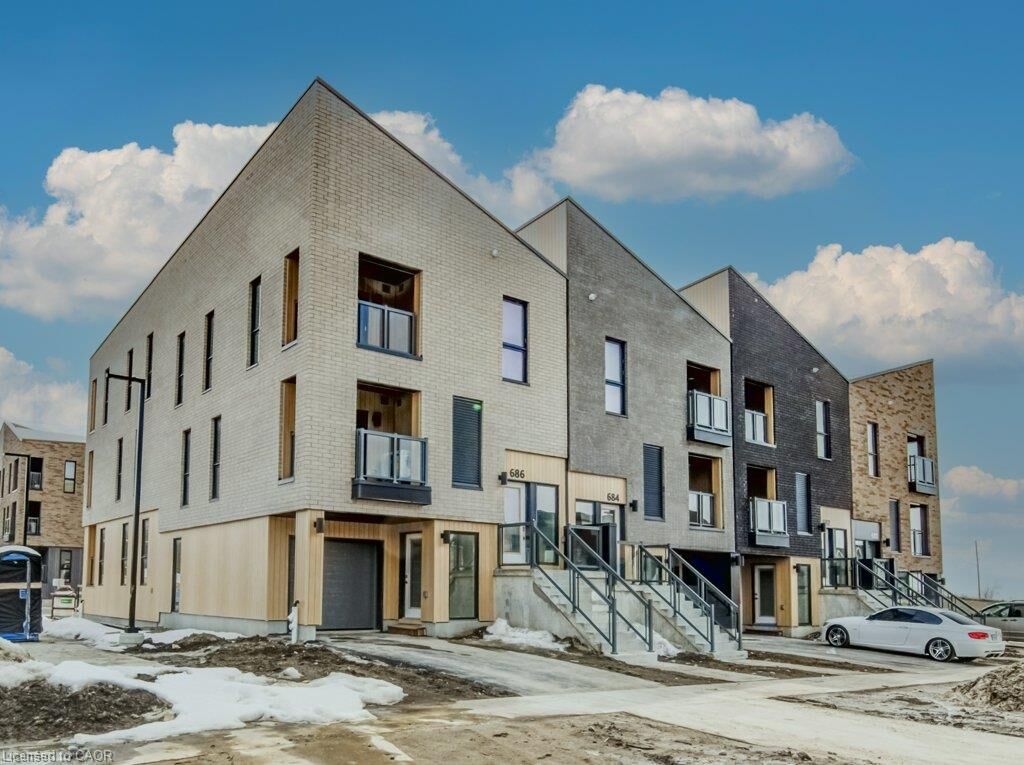 Property Photo:  686 Benninger Drive  ON N2E 0H8 