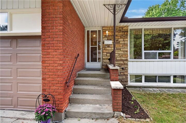 Property Photo:  80 Sarasota Avenue  ON L9C 3X5 