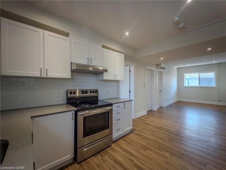 Property Photo:  540 King Street E C7  ON L8N 1E2 