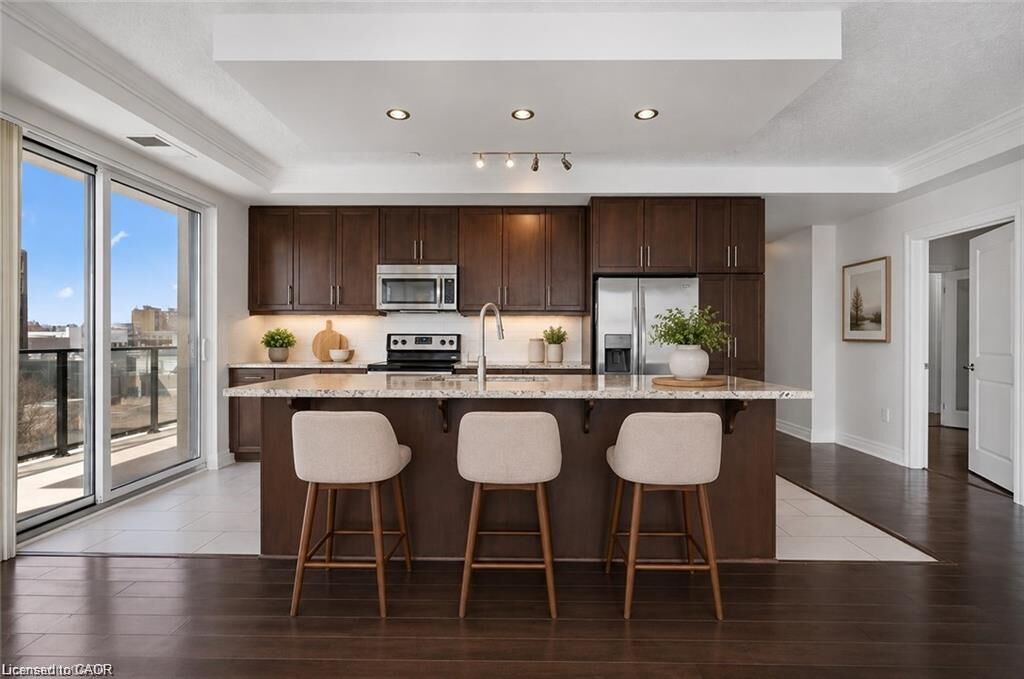 Property Photo:  160 Macdonell Street 607  ON N1H 2Z6 