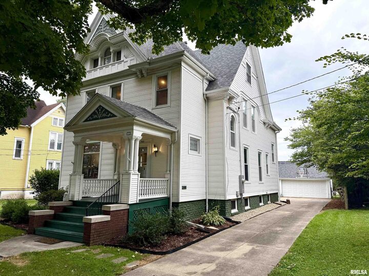 Property Photo:  748 Bateman Street  IL 61401 