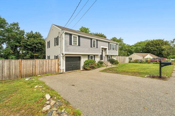 Property Photo:  8 Skyview Ln  MA 01801 