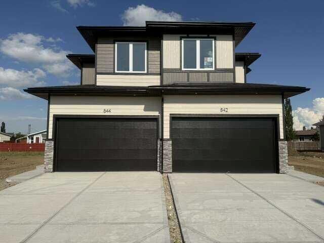 Property Photo: 844 Beckner Street AB T0M 0N0