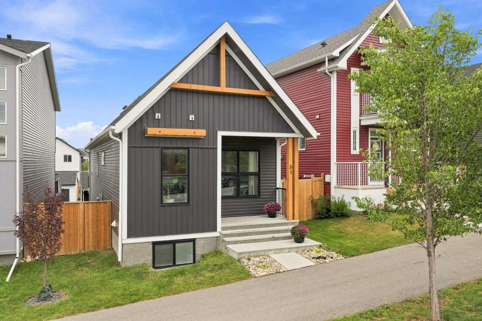 Property Photo:  51 Haskayne Drive NW  AB T3L 0H2 
