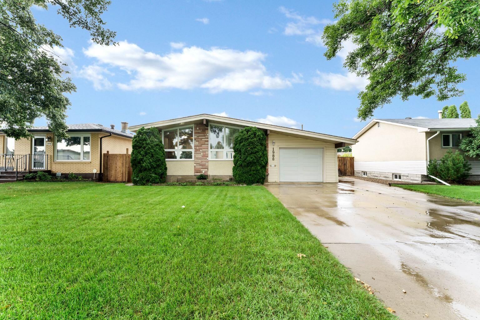 Property Photo:  1988 28 Street SE  AB T1A 2H6 