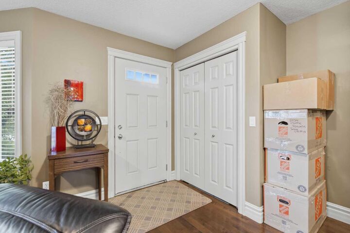 Property Photo:  723 23 Avenue NW  AB T2M 1T1 