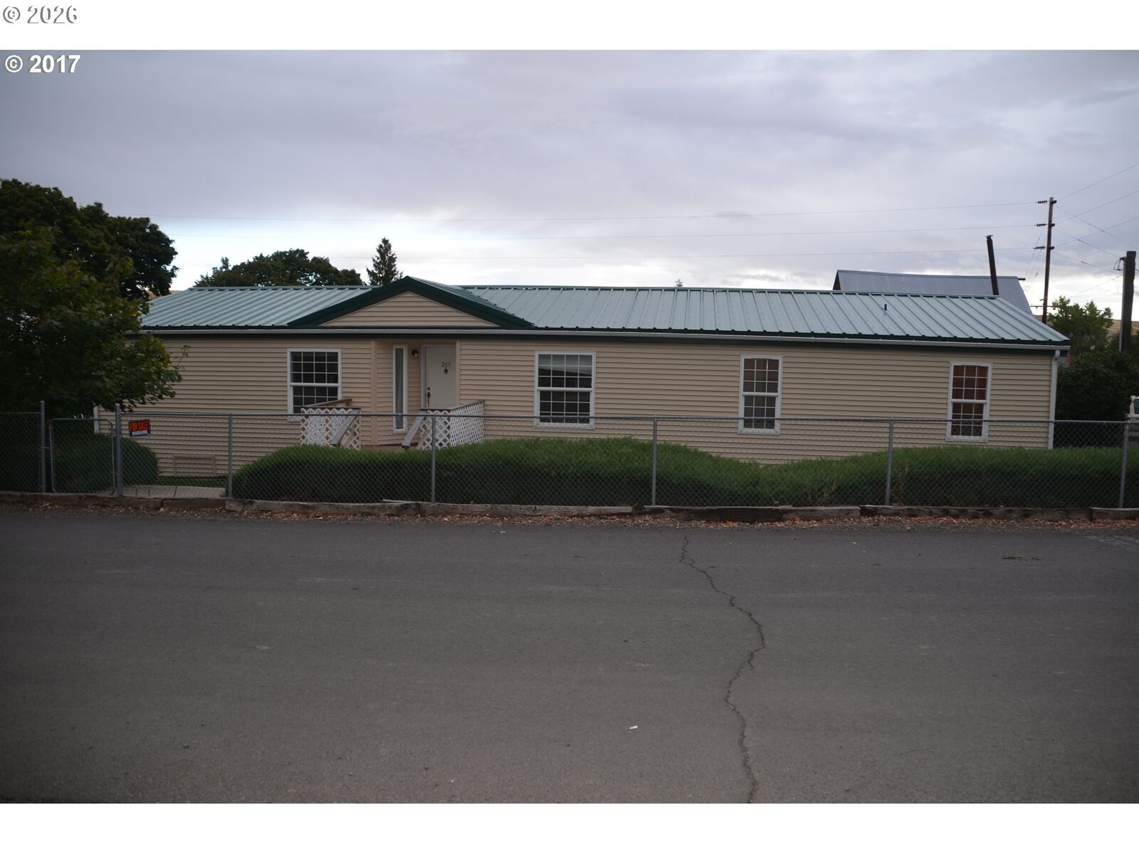 Property Photo: 265 NW 4th St OR 97021