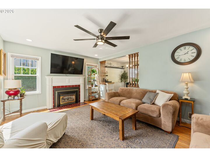Property Photo:  11282 SE Pine Ct  OR 97216 