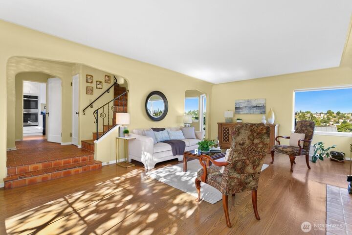 Property Photo:  2472  Montavista Place W  WA 98199 