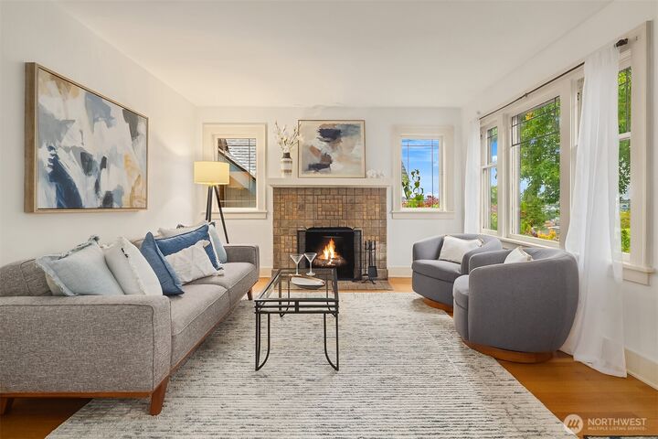 Property Photo:  2609  Queen Anne Avenue N  WA 98126 