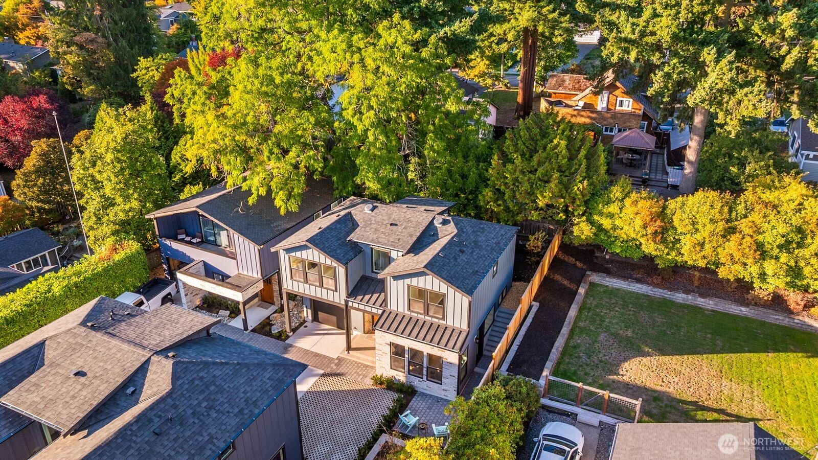 Property Photo:  634 + 636  Eleventh Avenue  WA 98033 