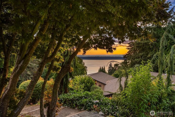 Property Photo:  2605 SW  151st Place  WA 98166 