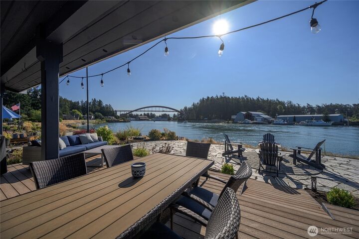 Property Photo:  104  Chinook Place  WA 98257 