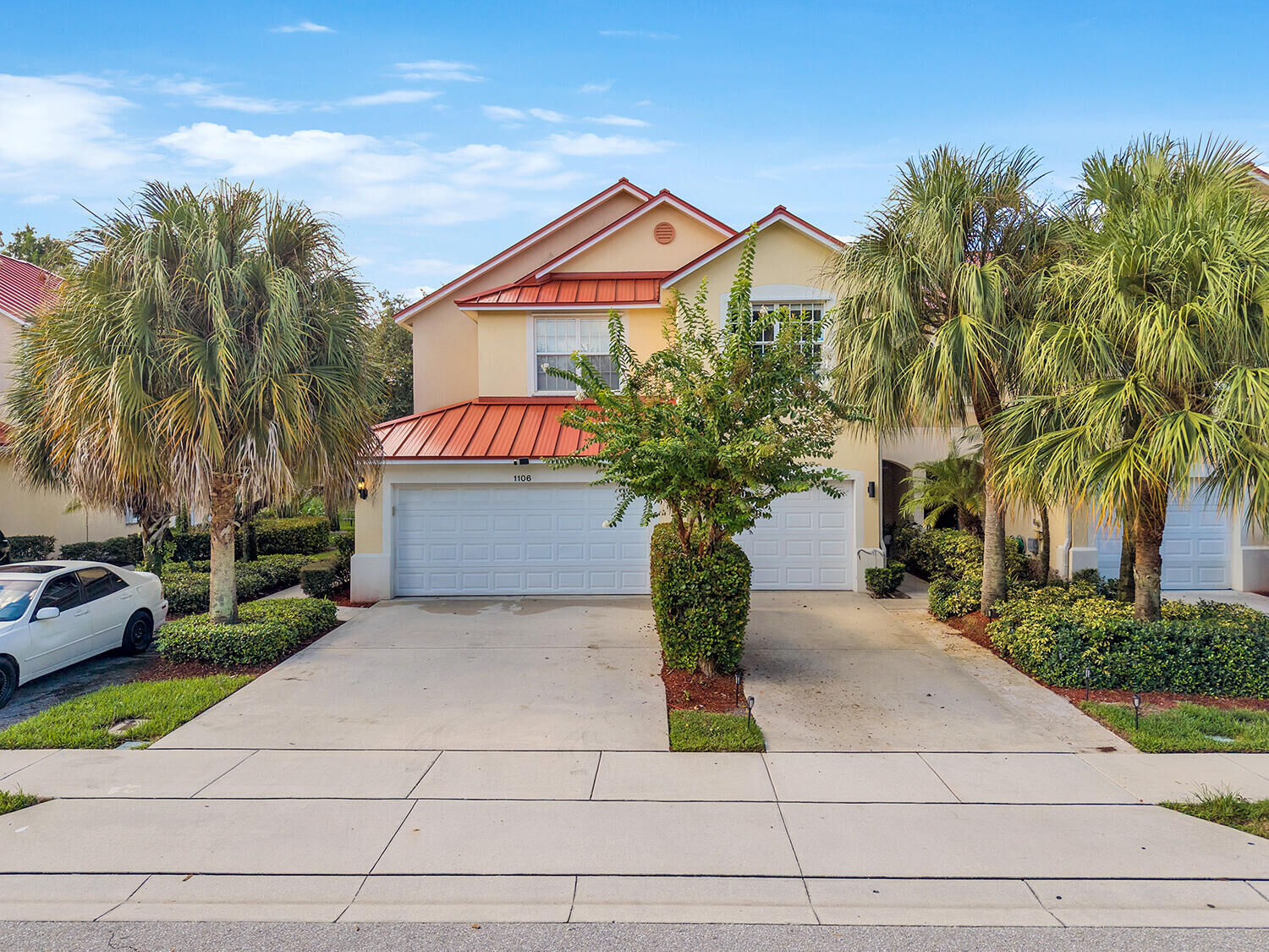 Property Photo: 1106 Pinewood Lake Court FL 33415