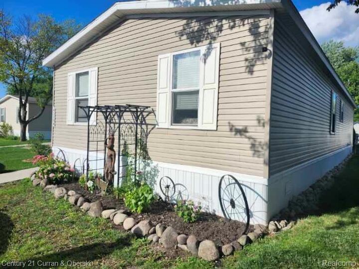 Property Photo:  43104 Riviera Avenue  MI 48314 