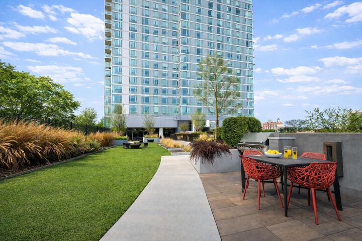 Property Photo:  1524 Sheepshead Bay Road 9H  NY 11235 