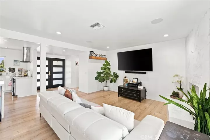 Property Photo:  9654 La Reina  CA 90240 