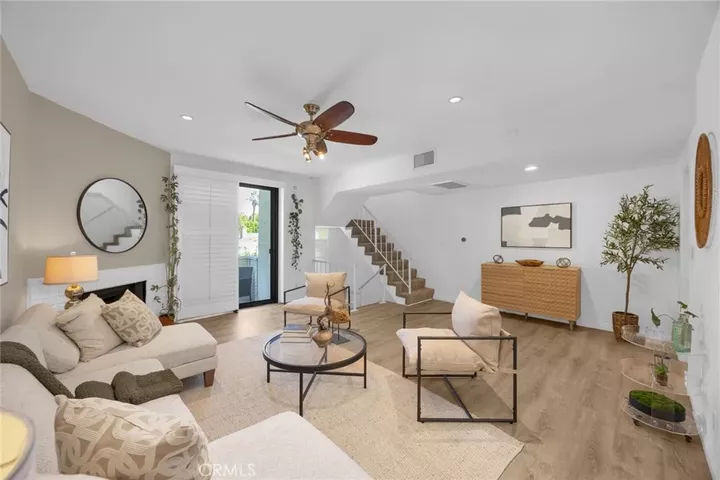 Property Photo:  6540 Hayvenhurst Avenue 35  CA 91406 