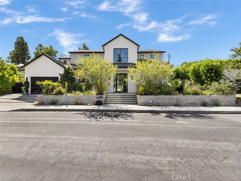 Property Photo: 4050 Contera Road CA 91436