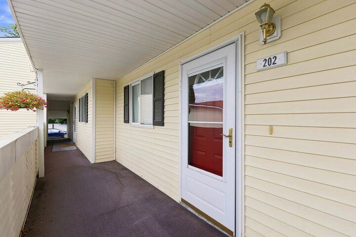 Property Photo:  222 N Hutchinson #202 Rd  WA 99212 