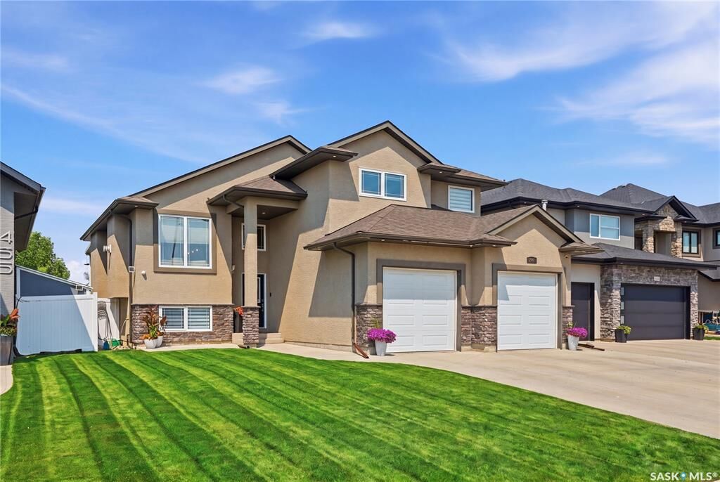 Property Photo:  459 Mahabir Crescent  SK S7W 0J7 