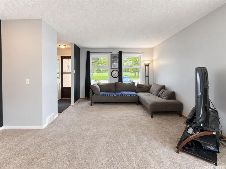 Property Photo:  158 Petersmeyer Street  SK S4R 8J3 