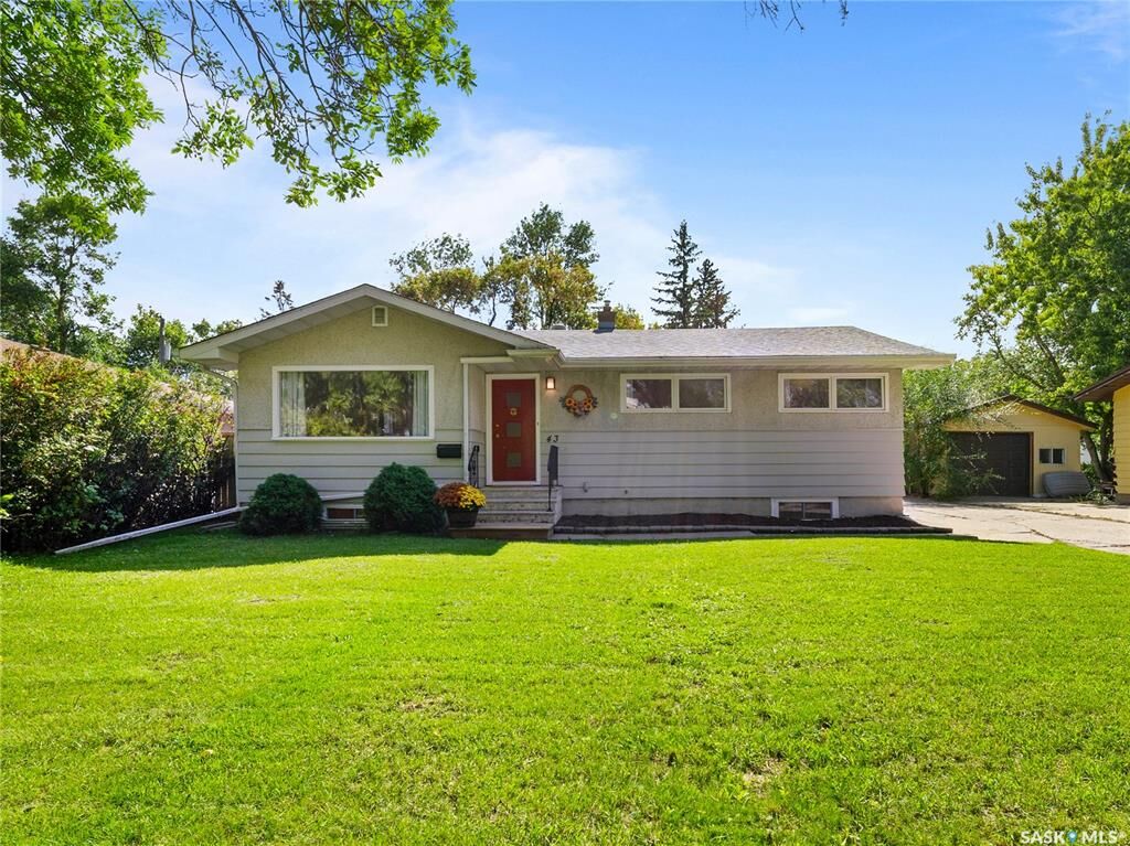 Property Photo:  43 Cowburn Crescent  SK S4S 5R9 